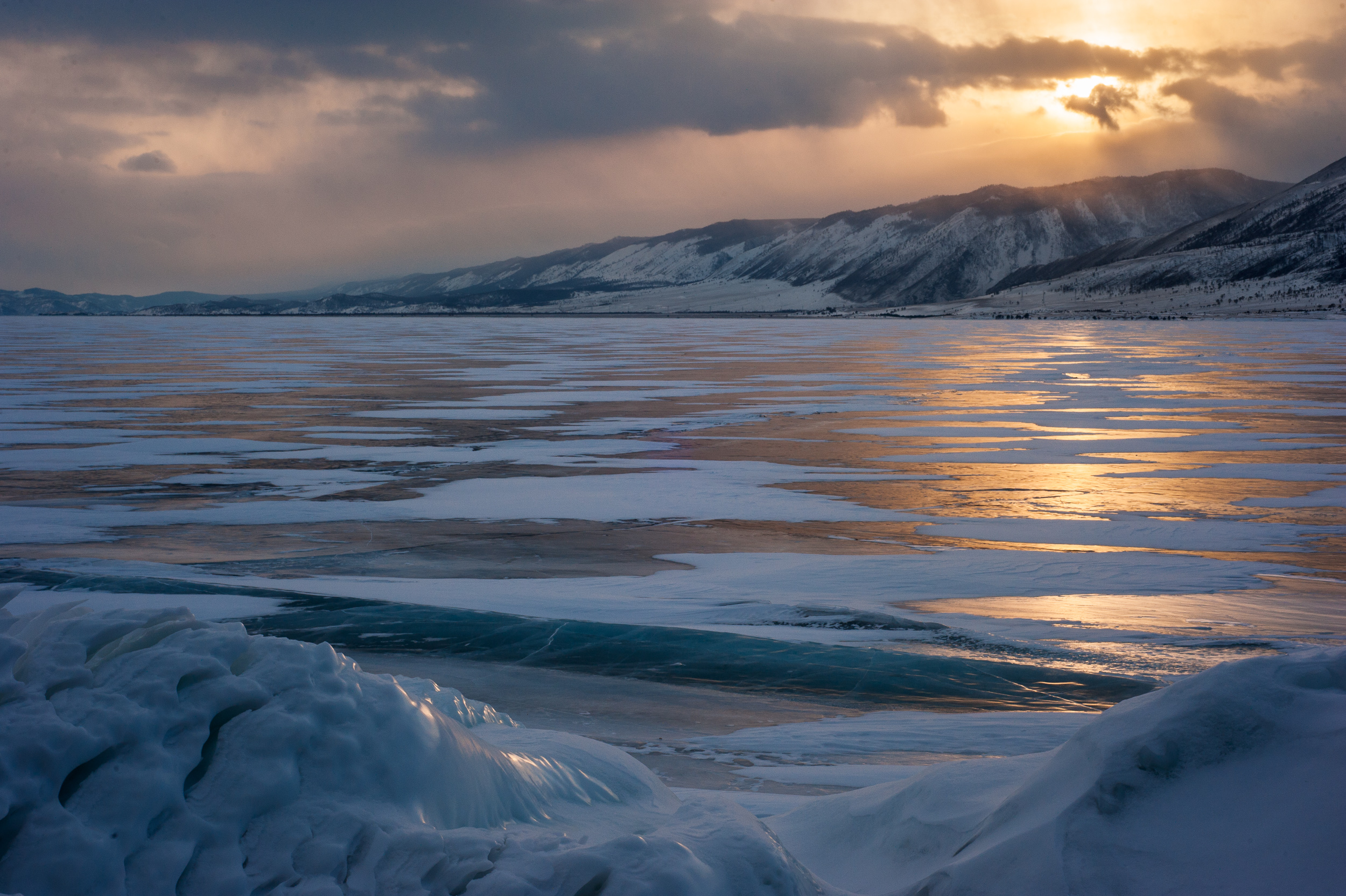 Золото льдов 2. Чивыркуйский залив зима. Забайкальский национальный парк зимний Байкал. Чивыркуйский залив зимой. Чивыркуйский залив на Байкале зимой.